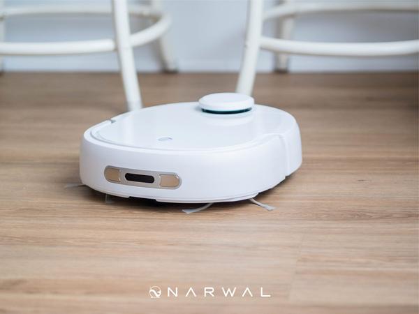 A Review of the Narwal Self-Vacuuming & Mopping Robot