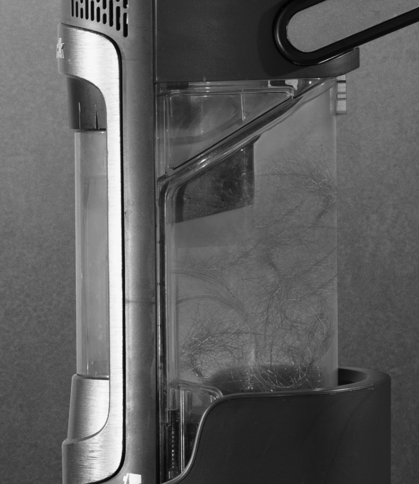 Dust remaining inside a comparison vacuum dust cup