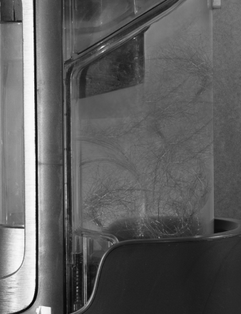 Dust remaining inside a comparison vacuum dust cup